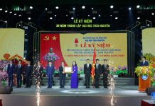 ĐẠI HỌC THÁI NGUYÊN ĐÓN NHẬN HUÂN CHƯƠNG LAO ĐỘNG HẠNG NHẤT NHÂN KỶ NIỆM 30 NĂM THÀNH LẬP