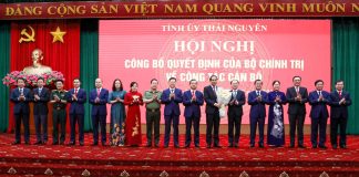 Hội nghị công bố quyết định của Bộ Chính trị về công tác cán bộ