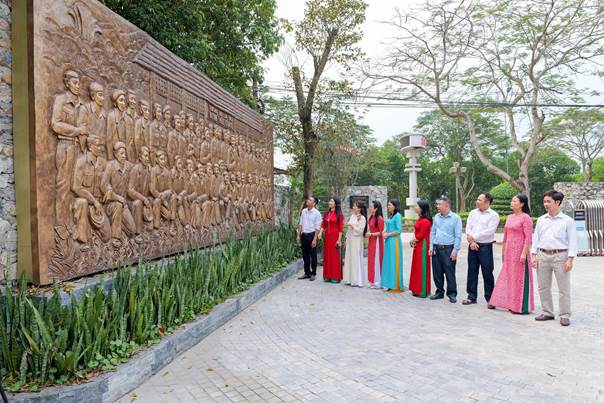 Đảng viên Liên hiệp các Hội Khoa học và Kỹ thuật tỉnh tham gia sinh hoạt chuyên đề tại “địa chỉ đỏ” – Di tích lịch sử Quốc gia Trường dạy làm báo Huỳnh Thúc Kháng tỉnh Thái Nguyên