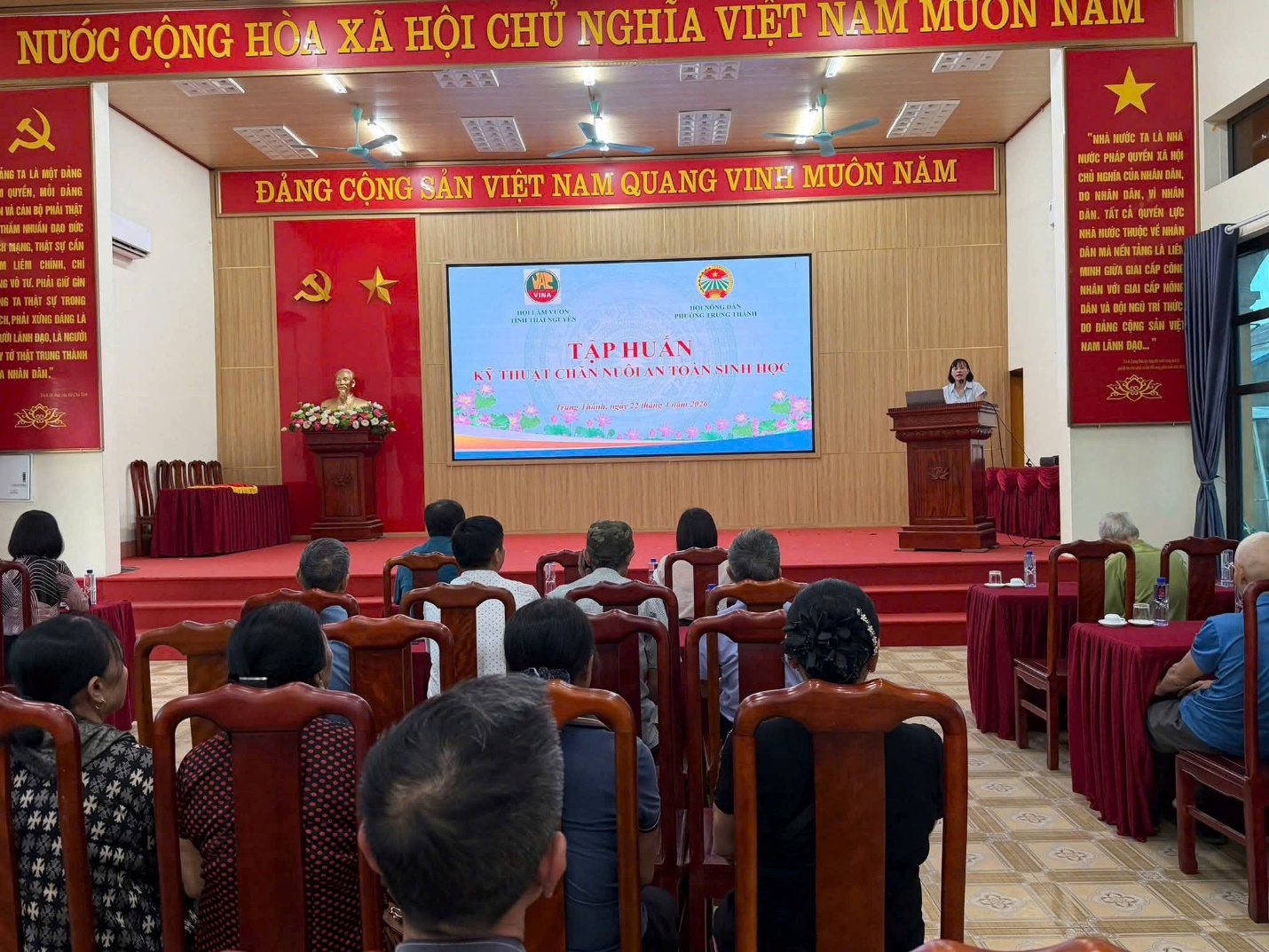 HỘI LÀM VƯỜN TỔ CHỨC TẬP HUẤN CHĂN NUÔI AN TOÀN SINH HỌC CHO HỘI VIÊN