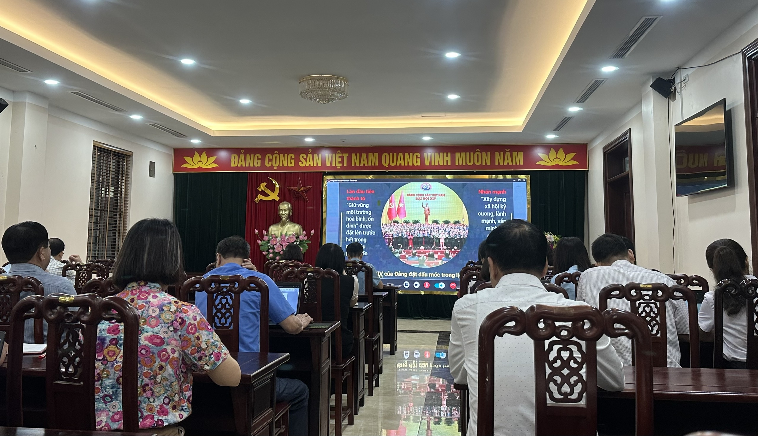 CÁN BỘ, ĐẢNG VIÊN LIÊN HIỆP HỘI THAM DỰ HỘI NGHỊ TRỰC TUYẾN TOÀN QUỐC NGHIÊN CỨU, HỌC TẬP, QUÁN TRIỆT VÀ TRIỂN KHAI THỰC HIỆN NGHỊ QUYẾT HỘI NGHỊ LẦN THỨ BA BAN CHẤP HÀNH TRUNG ƯƠNG ĐẢNG KHOÁ XIV